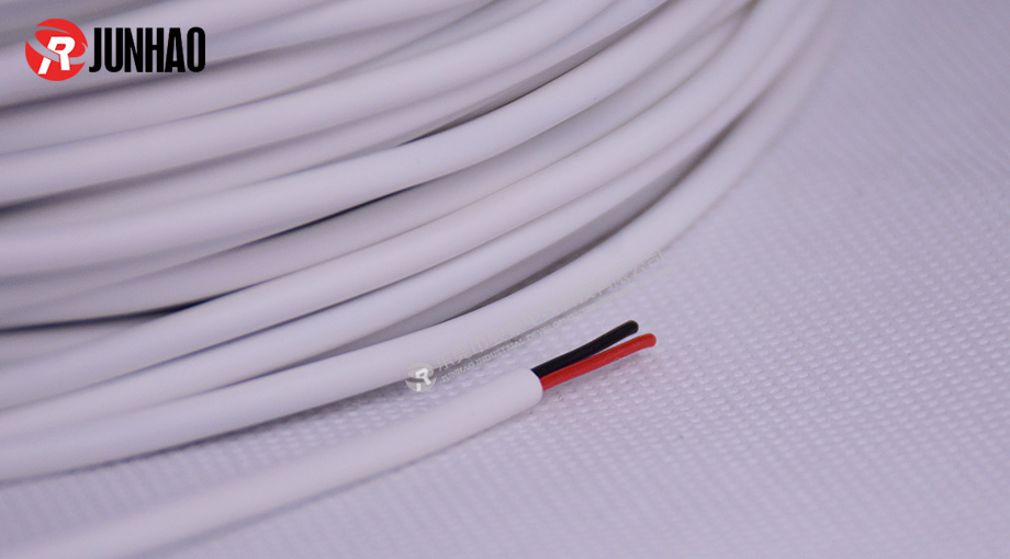 1-1P914144522228 白色圆芯电源线产品图